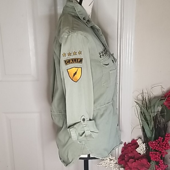 Kendall and Kylie Shirt - Picture 4 of 7